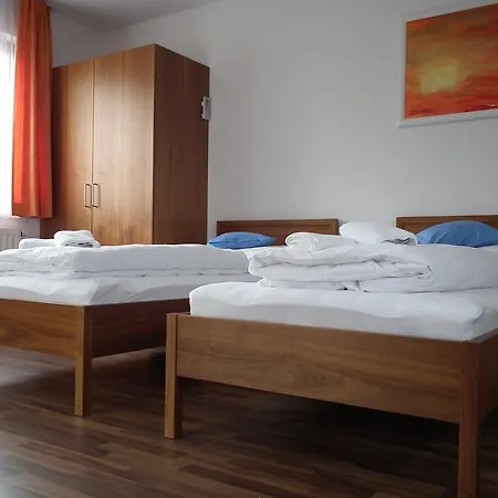 巴雷卡班佐酒店 招待所 4*